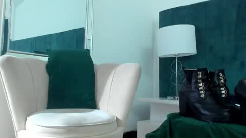 Snapshot of lady_godss chatting on December 29, 4:27 am Lady godss online show from December 29, 4:27 am