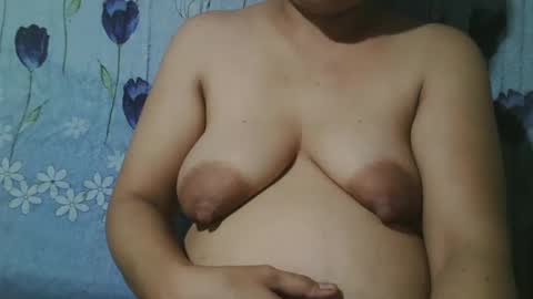 Snapshot of lady_love063 chatting on January 18, 10:39 pm lady_love063 online show from January 18, 10:39 pm