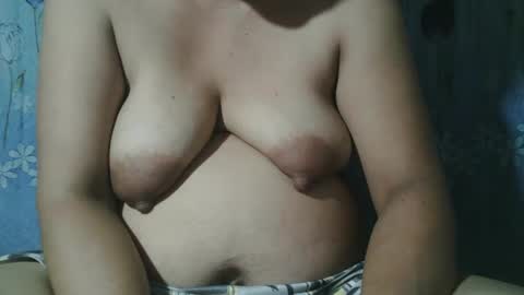 Snapshot of lady_love063 chatting on February 16, 3:59 pm lady_love063 online show from February 16, 3:59 pm