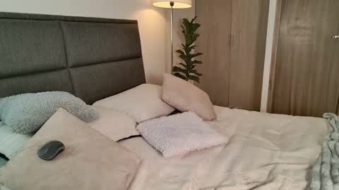    700  1300 -5 online show from February 11, 12:54 pm