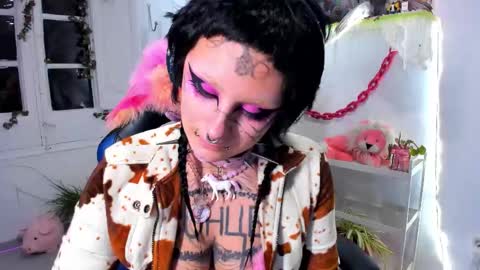 Mia online show from December 18, 7:53 pm