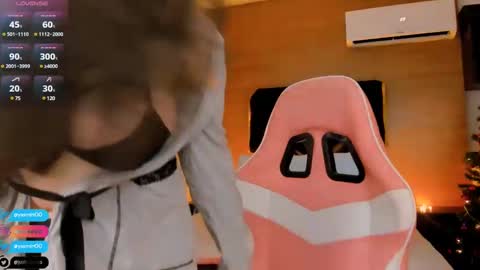 Snapshot of lady_yas chatting on December 20, 8:12 pm  Yas  online show from December 20, 8:12 pm