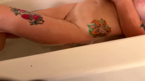 ladyandthatrampp online show from December 1, 2:49 am