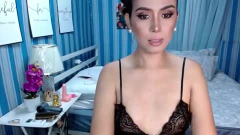 Snapshot of ladyashxxx chatting on December 16, 10:42 am isabelle ash DONT FORGET TO FOLLOW AND THUMBS ME UP BITCHES online show from December 16, 10:42 am