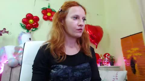 Snapshot of ladybigsmile chatting on February 19, 4:23 am Sima Ladybigsmile online show from February 19, 4:23 am