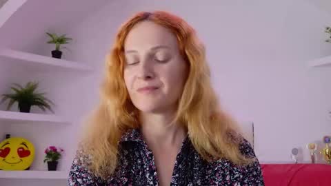 Snapshot of ladybigsmile chatting on September 10, 7:25 pm Sima Ladybigsmile online show from September 10, 7:25 pm