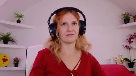 Snapshot of ladybigsmile chatting on September 19, 6:37 am Sima Ladybigsmile online show from September 19, 6:37 am