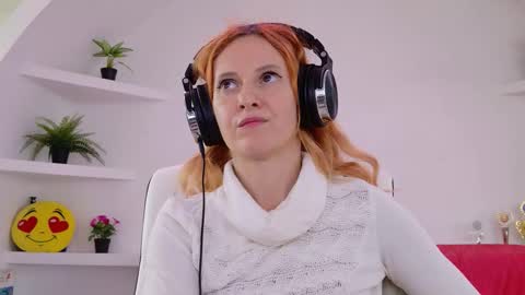 Snapshot of ladybigsmile chatting on September 20, 6:47 am Sima Ladybigsmile online show from September 20, 6:47 am