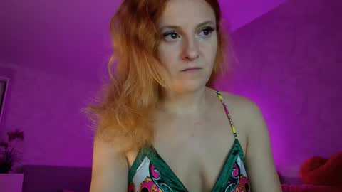 Snapshot of ladybigsmile chatting on November 19, 4:23 am Sima Ladybigsmile online show from November 19, 4:23 am