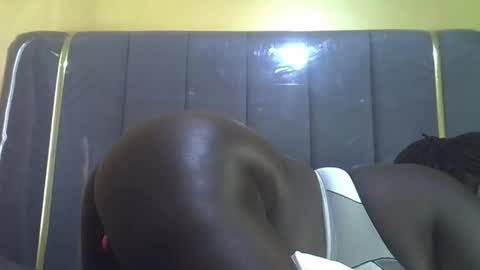 lindah32 online show from March 11, 9:37 am