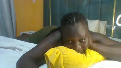 Snapshot of ladyblossoms19 chatting on April 20, 8:21 pm lindah32 online show from April 20, 8:21 pm