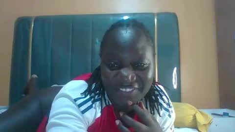 Snapshot of ladyblossoms19 chatting on April 25, 12:02 am lindah32 online show from April 25, 12:02 am