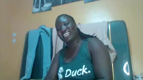 Snapshot of ladyblossoms19 chatting on April 26, 11:24 pm lindah32 online show from April 26, 11:24 pm