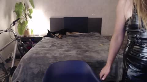 ladyboyhomemaker online show from September 20, 7:20 am