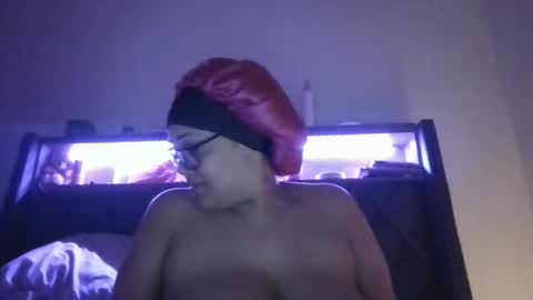 Snapshot of ladycinnabon chatting on January 27, 4:09 am Stephanie online show from January 27, 4:09 am