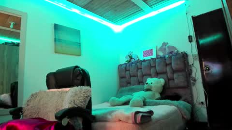 leidy daniela online show from December 15, 8:08 am