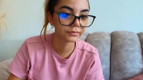 Hello im lady nice to meet you  online show from May 13, 3:42 pm