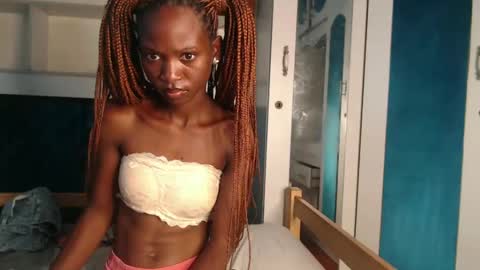 Snapshot of ladydiva69 chatting on January 25, 10:19 am ladydiva69 online show from January 25, 10:19 am