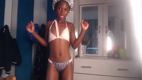 Snapshot of ladydiva69 chatting on February 20, 3:01 am ladydiva69 online show from February 20, 3:01 am