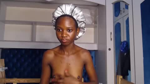 Snapshot of ladydiva69 chatting on February 23, 2:29 am ladydiva69 online show from February 23, 2:29 am