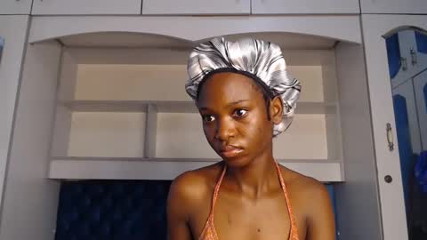 Snapshot of ladydiva69 chatting on February 25, 4:46 am ladydiva69 online show from February 25, 4:46 am