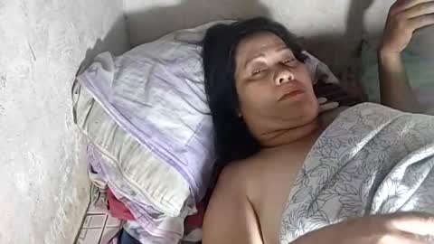 Snapshot of ladyjelyn69 chatting on February 13, 2:57 pm ladyjelyn69 online show from February 13, 2:57 pm