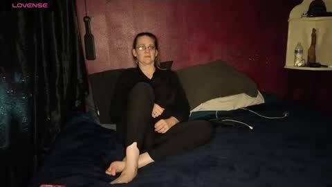 ladykiva_n_hubz online show from October 8, 3:37 am