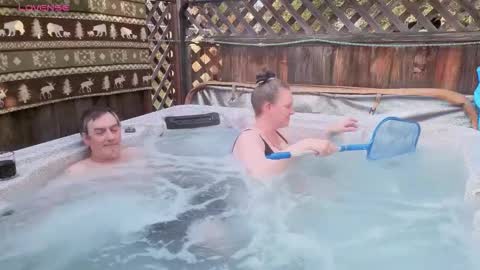 ladykiva_n_hubz online show from October 25, 1:02 am