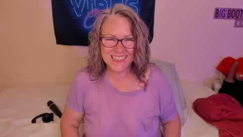 Snapshot of ladylanaxo chatting on June 14, 7:21 am Next Stream online show from June 14, 7:21 am