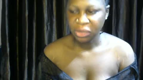 Snapshot of ladylilasexy chatting on June 3, 10:29 am sexylila online show from June 3, 10:29 am