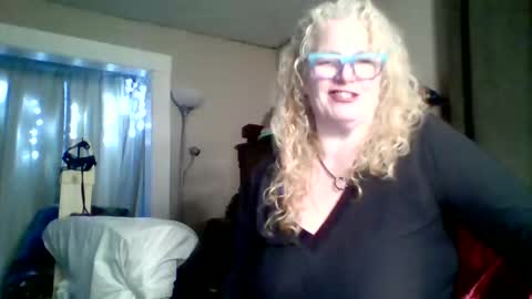 Snapshot of ladymeadowlark chatting on March 10, 3:23 am LadyMeadowlark online show from March 10, 3:23 am