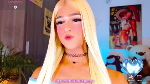 Snapshot of ladynoah chatting on October 3, 12:40 am Noah Smith online show from October 3, 12:40 am