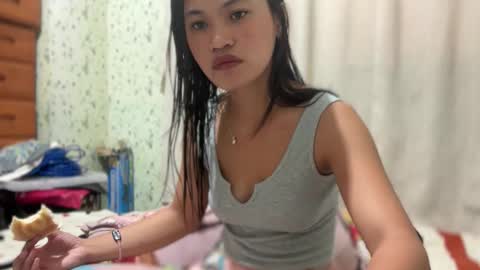 Snapshot of ladypetite11 chatting on February 23, 12:41 am ladypetite11 online show from February 23, 12:41 am