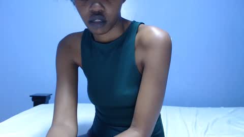 ladyqeeen online show from February 18, 10:36 pm