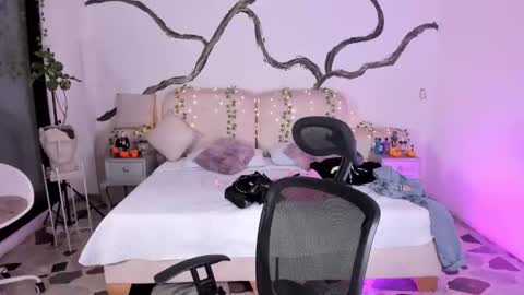 Lady  online show from October 24, 5:26 am