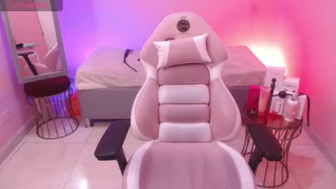 Snapshot of ladywawy_ chatting on October 7, 2:14 pm Ladywawy online show from October 7, 2:14 pm