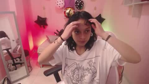 Snapshot of ladywawy_ chatting on October 18, 1:45 pm Ladywawy online show from October 18, 1:45 pm