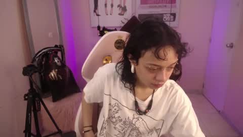 Snapshot of ladywawy_ chatting on October 19, 1:56 pm Ladywawy online show from October 19, 1:56 pm