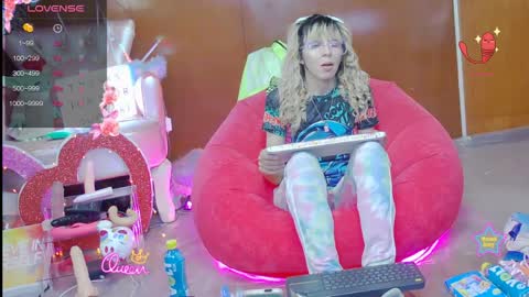 Skinnygirl online show from April 8, 1:49 am