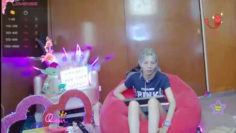 Snapshot of laflakita21 chatting on May 14, 2:18 am Skinnygirl online show from May 14, 2:18 am