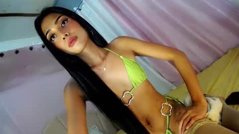 Snapshot of lahermosa_manika69 chatting on October 11, 8:24 am MANIKA online show from October 11, 8:24 am