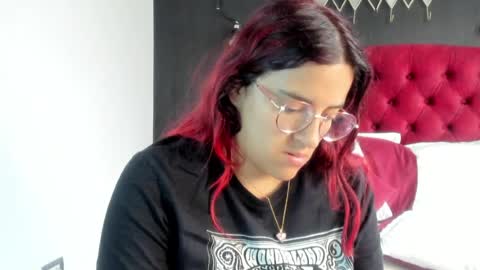 Snapshot of laia_jonees chatting on May 14, 12:01 pm Laia online show from May 14, 12:01 pm