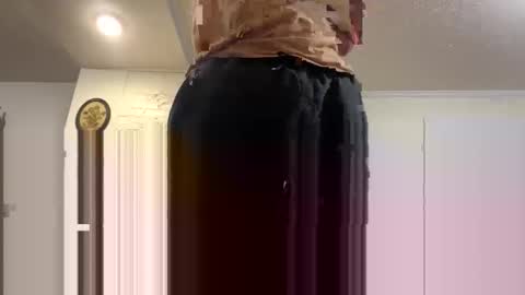 lailajeand online show from April 4, 5:49 am