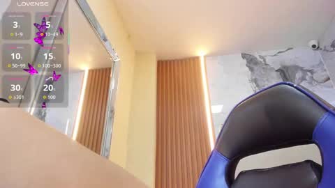 Snapshot of lailamorfy chatting on October 2, 12:23 pm online show from October 2, 12:23 pm