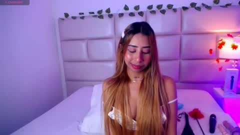 Snapshot of lailastilwills chatting on November 7, 2:11 am Laila Stilwills online show from November 7, 2:11 am