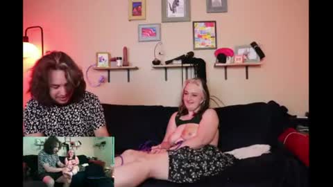 Snapshot of laineydarling chatting on July 6, 7:27 am Lainey Darling online show from July 6, 7:27 am