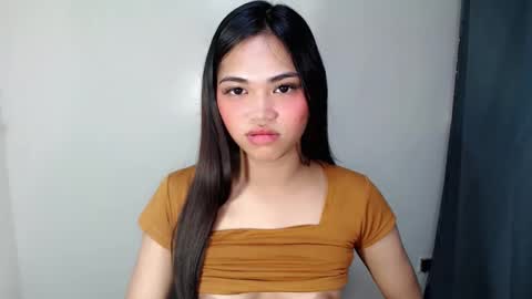 Snapshot of laire_allure chatting on May 18, 9:04 am laire online show from May 18, 9:04 am
