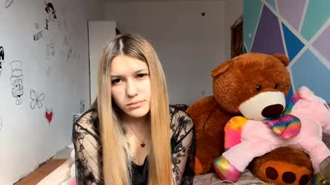 Sophie online show from April 6, 7:09 am