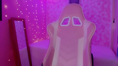 lala Moon online show from January 8, 12:07 pm