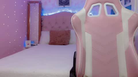 lala Moon online show from January 18, 11:25 am